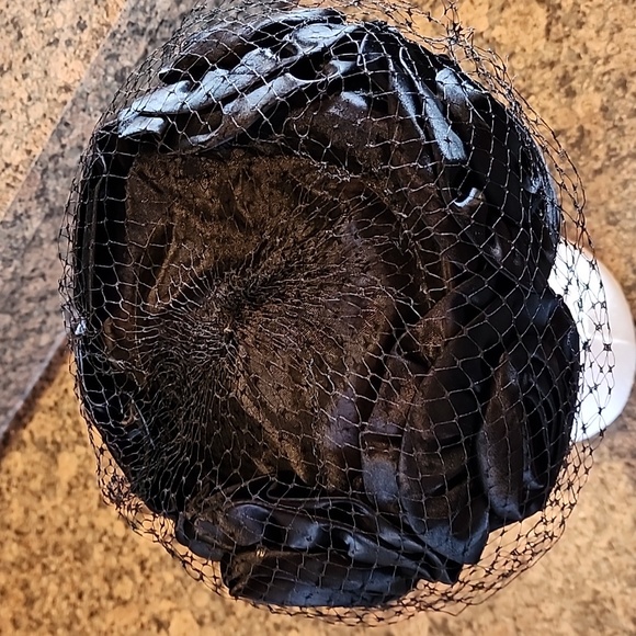 Vintage Black Net Hat, Union Made - Picture 2 of 5